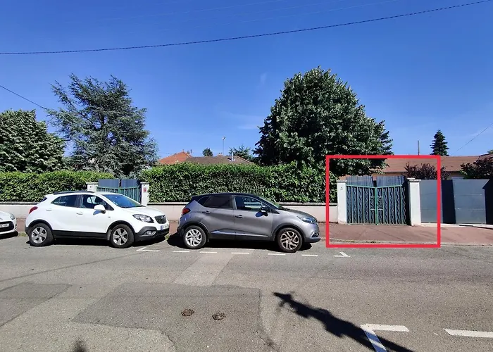 Maisonnette Avec Jardin, Parc Du Chene