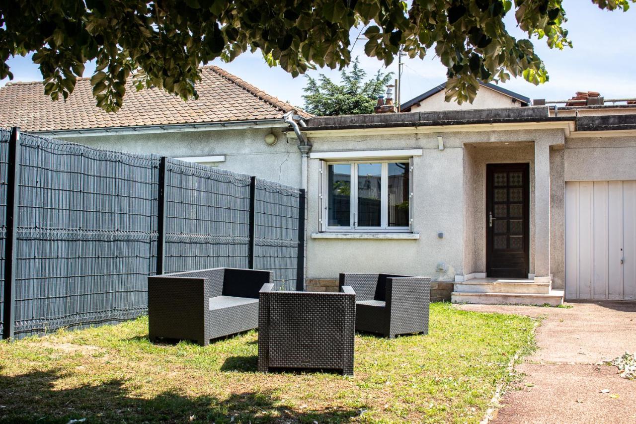 Maisonnette Avec Jardin, Parc Du Chene Apartment